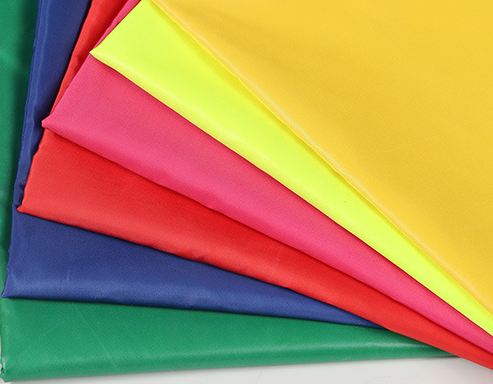 Colorful Plain Polyester Taffeta Fabric 300T 50 * 50D 63 Gsm Comfortable