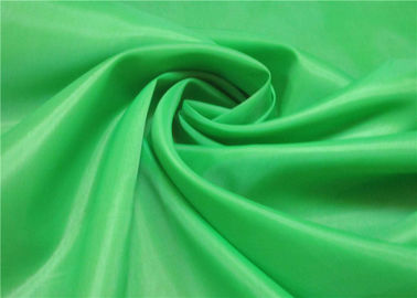 China 100% Polyester Taffeta Lining Fabric , Woven &amp; Dyeing Green Taffeta Fabric supplier